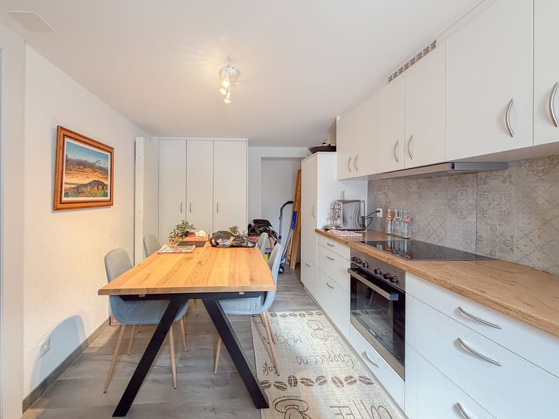 Rez inférieur - appartement rénové de 2.5 pièces