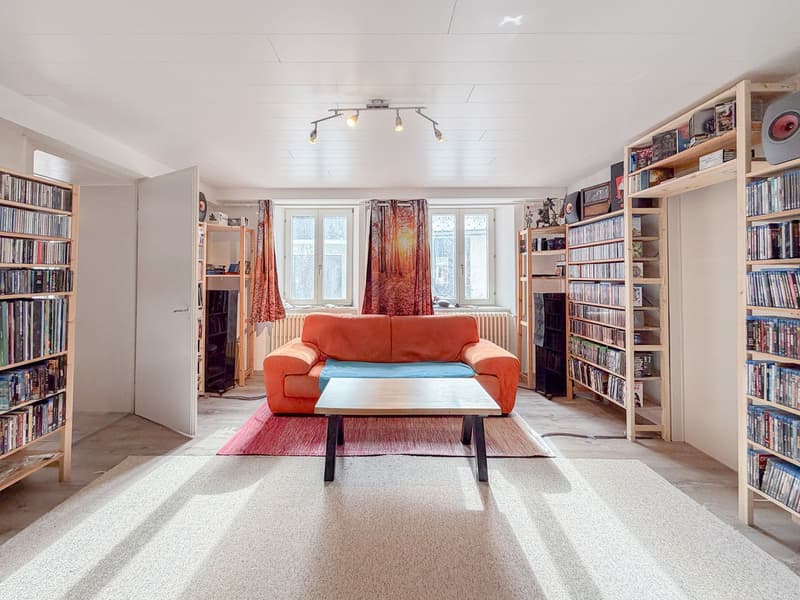 Rez inférieur - appartement rénové de 2.5 pièces