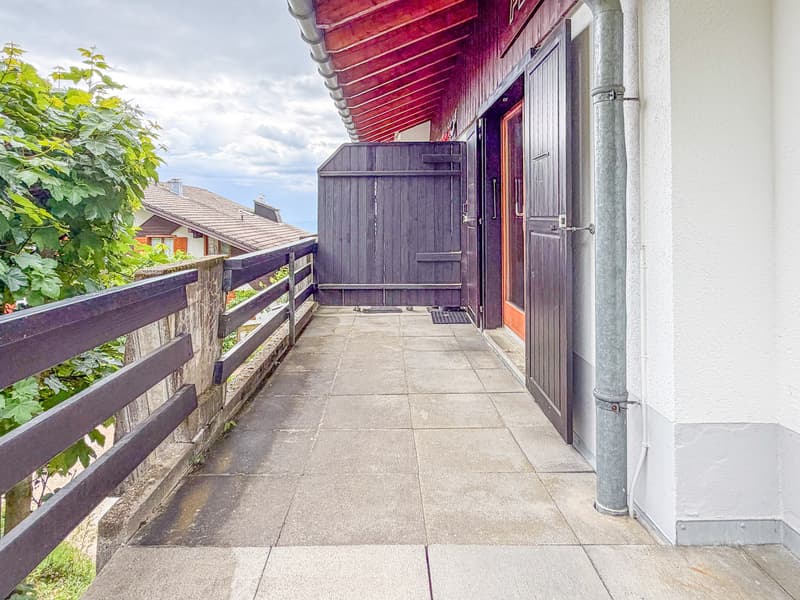 Entrée indépendante / balcon-terrasse