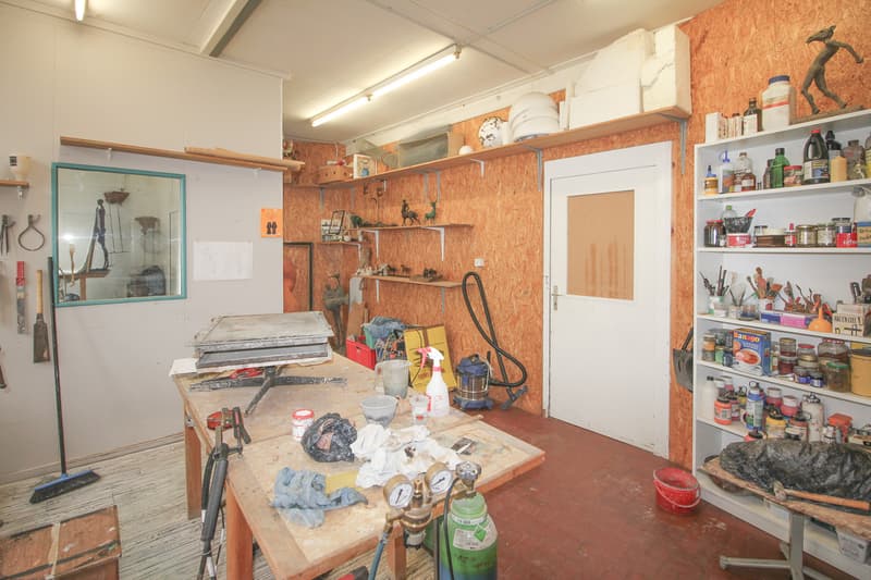 Local d'env. 38 m2  au centre de Ste-Croix (5)