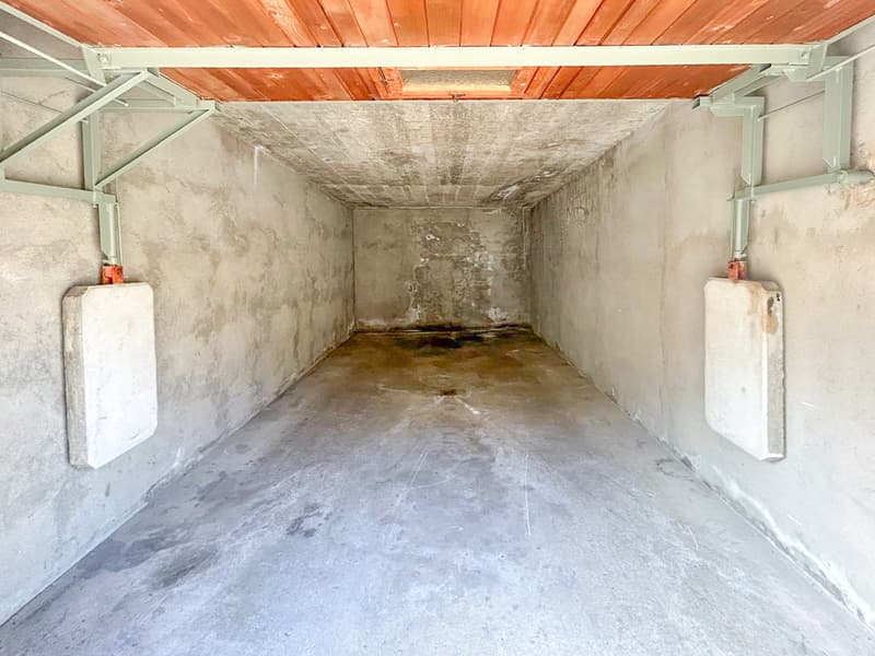 Garage individuel avec porte manuelle (3)