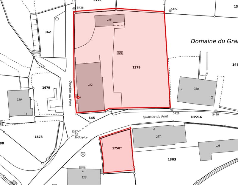 Maison de 2 logements, 7 garages, grange et autres grands volumes (11)