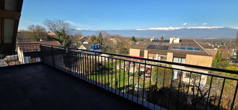 Superbe et unique appartement duplex en attique à Bernex (1)