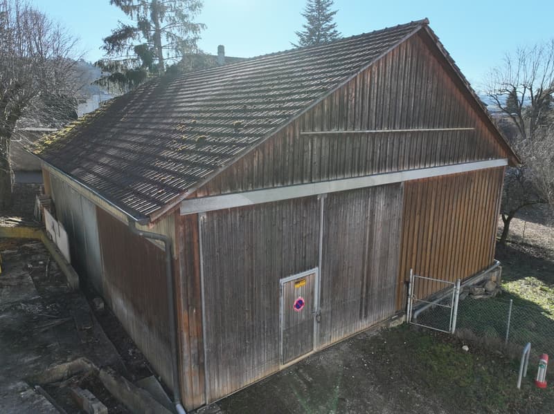 Hangar de 220m2  en plein centre de Porrentruy (2)