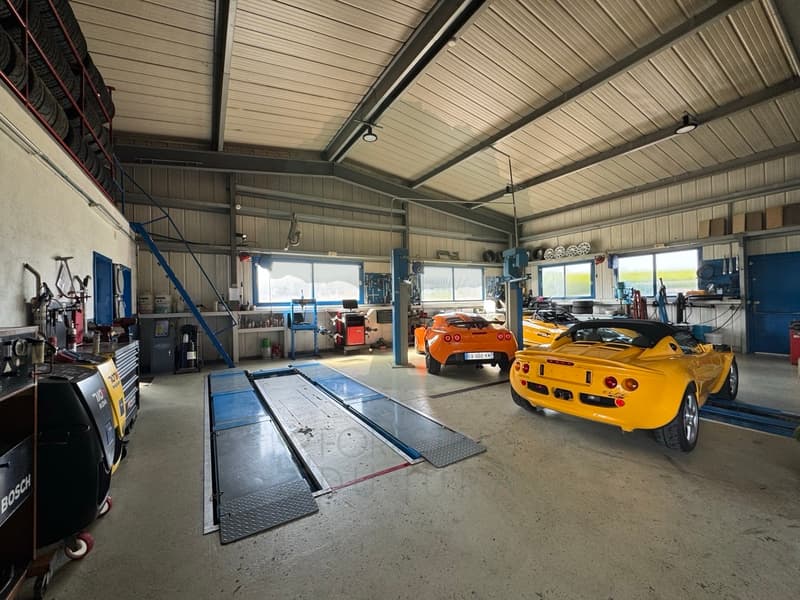 Garage et carrosserie à Fahy avec station de lavage (11)
