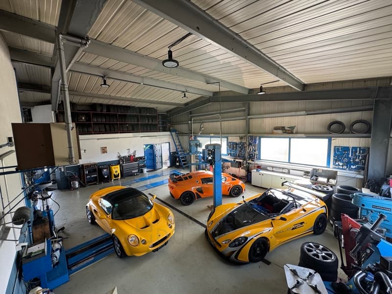 Garage et carrosserie à Fahy avec station de lavage (9)