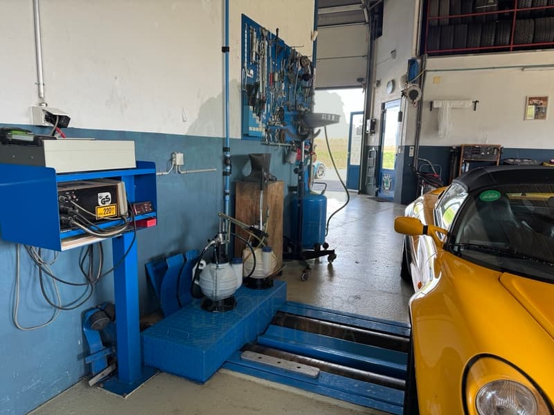 Garage et carrosserie à Fahy avec station de lavage (13)