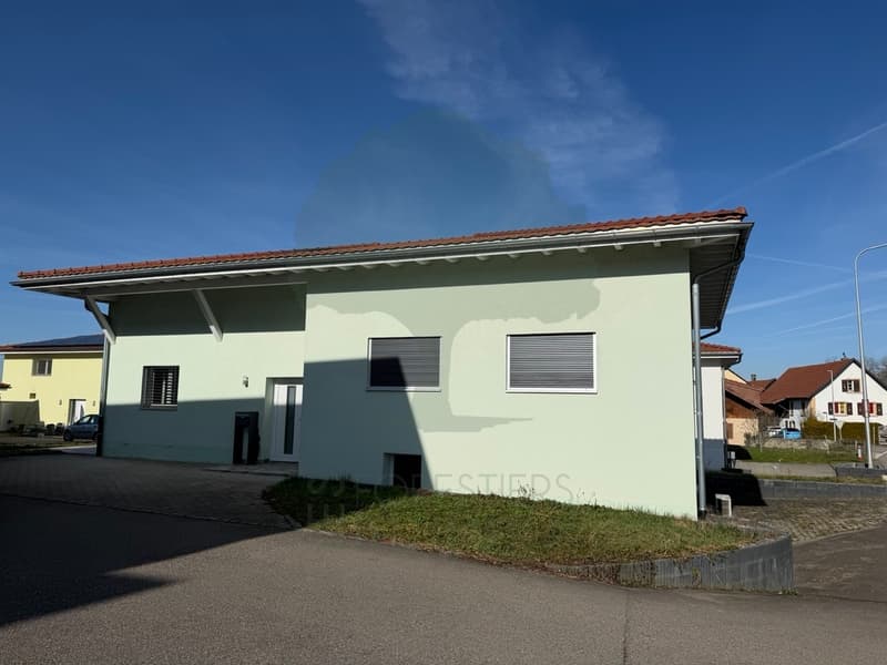 Spacieuse maison familiale de 10,5 pièces situés à Cornol (12)