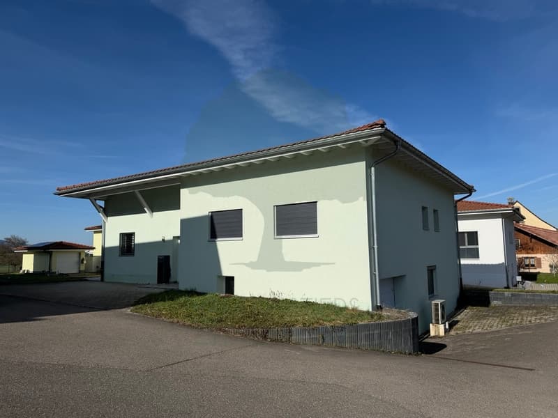 Spacieuse maison familiale de 10,5 pièces situés à Cornol (11)