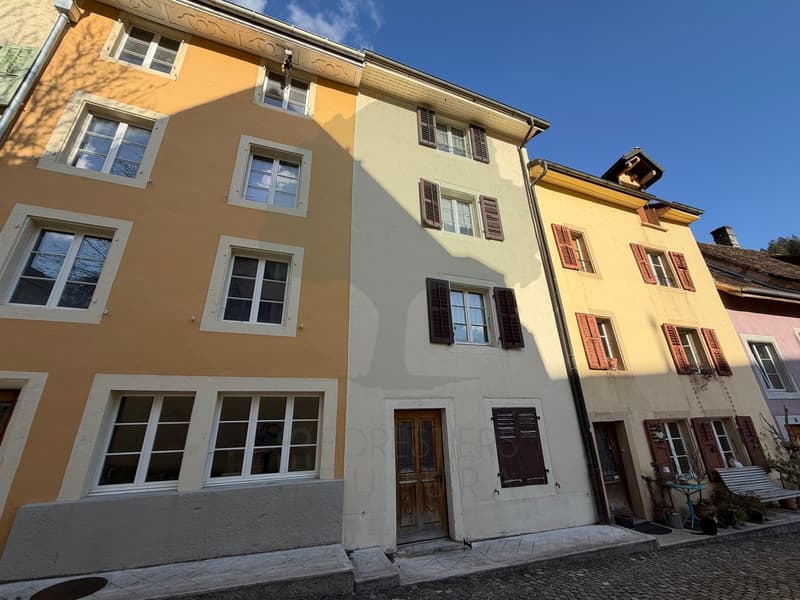 Maison à rénover entièrement au coeur de Saint-Ursanne (2)