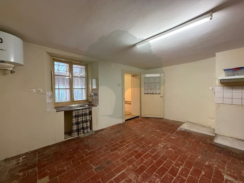 Maison à rénover entièrement au coeur de Saint-Ursanne (13)