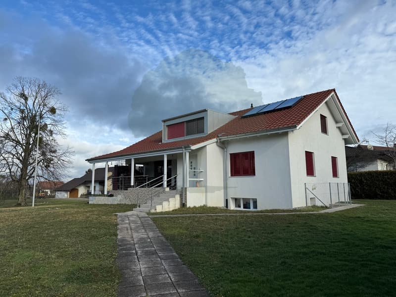 Maison familiale de deux appartements de 3,5 pièces et trois garages (13)