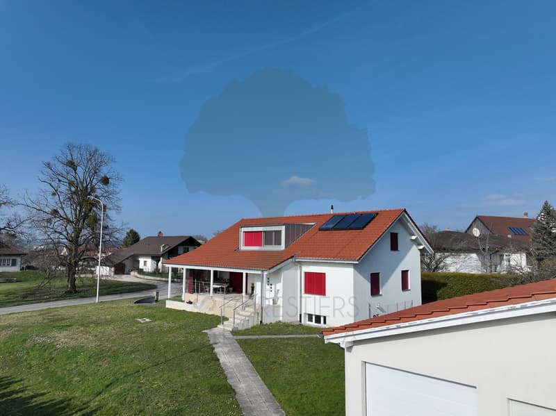 Maison familiale de deux appartements de 3,5 pièces et trois garages (2)