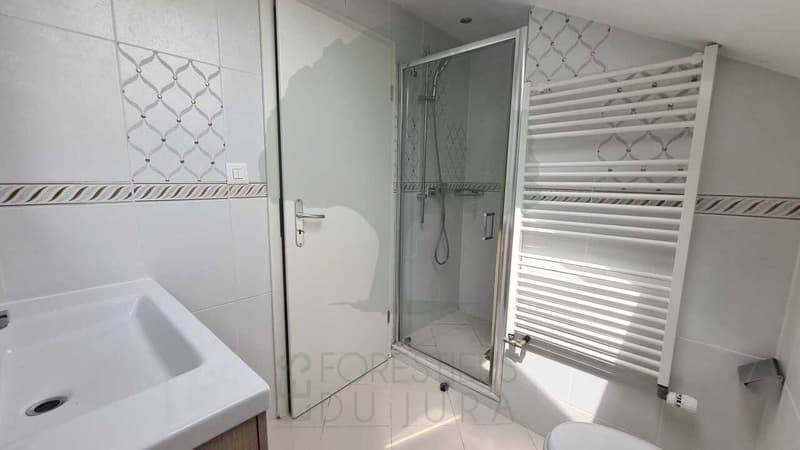 Maison familiale de deux appartements de 3,5 pièces et trois garages (10)