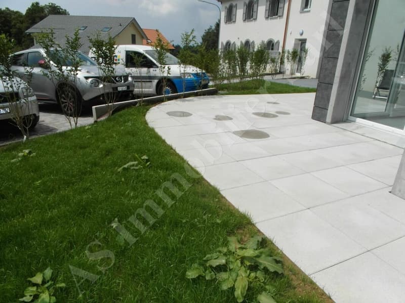 * * * * * * * À VENDRE EN EXCLUSIVITÉ * * * * * * * MAGNIFIQUE APPARTEMENT DE 2.5 PIÈCES AVEC TERRASSE ET GARAGE-BOX (7)