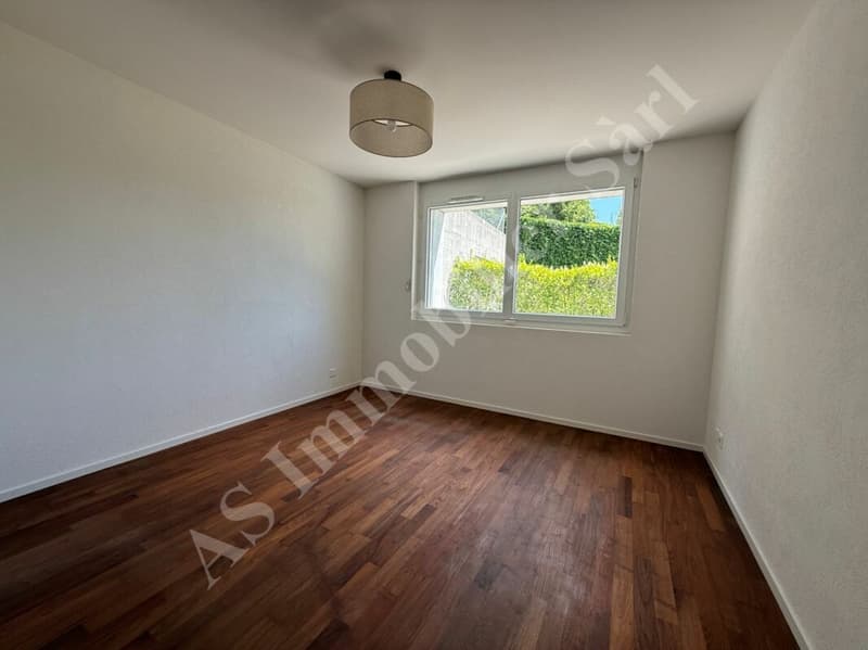 * * * * * * * À VENDRE EN EXCLUSIVITÉ * * * * * * * MAGNIFIQUE APPARTEMENT DE 2.5 PIÈCES AVEC TERRASSE ET GARAGE-BOX (5)