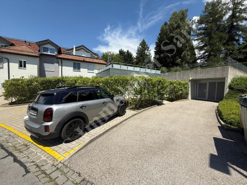 * * * * * * * À VENDRE EN EXCLUSIVITÉ * * * * * * * MAGNIFIQUE APPARTEMENT DE 2.5 PIÈCES AVEC TERRASSE ET GARAGE-BOX (11)