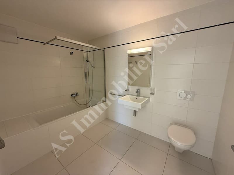 * * * * * * * À VENDRE EN EXCLUSIVITÉ * * * * * * * MAGNIFIQUE APPARTEMENT DE 2.5 PIÈCES AVEC TERRASSE ET GARAGE-BOX (8)