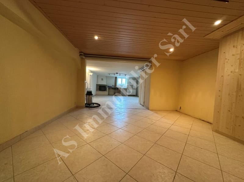 MAGNIFIQUE LOCAL - DEPOT DE 52 M2 - PROCHE DE LAUSANNE (3)