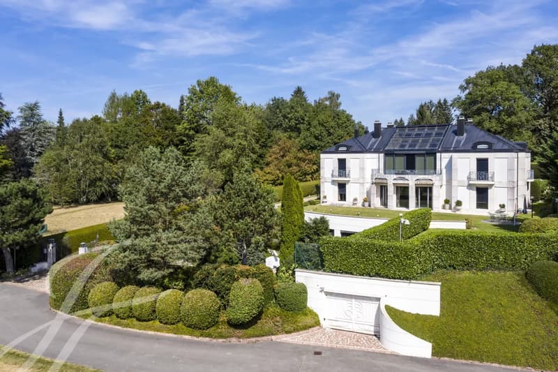 A Jewel of Elegance and Exclusivity Adjacent to the Lausanne Golf Course. (1)