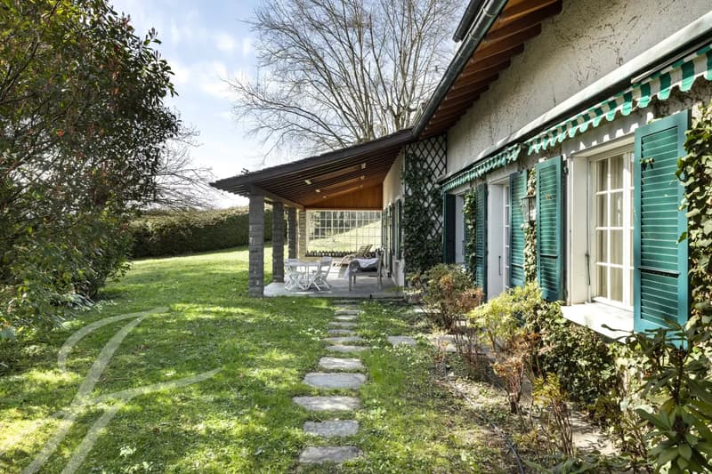 Master villa in a green setting, close to Lutry (2)