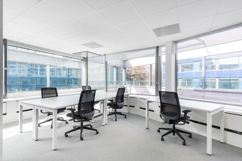 De magnifiques bureaux sur mesure pour 3 personnes à Spaces Nations (2)