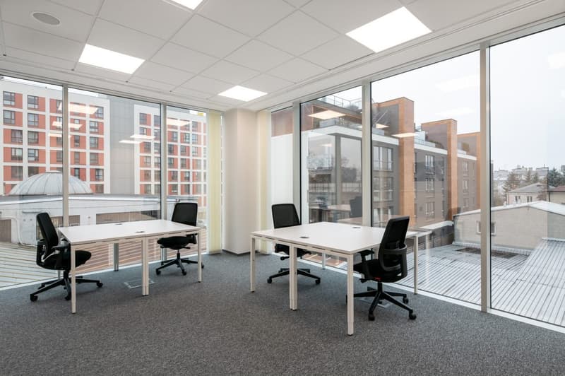 Trouvez un bureau à Spaces Quartier de l'Étang pour 4 personnes avec prise en charge complète (2)