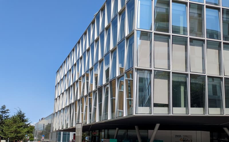 Un bureau de coworking ouvert au design remarquable pour 10 personnes à Spaces Quartier de l'Étang (12)