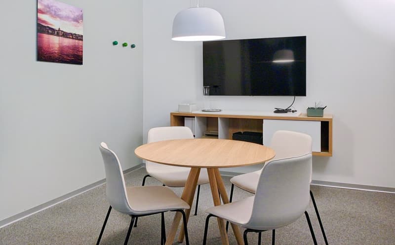 Un bureau de coworking ouvert au design remarquable pour 10 personnes à Spaces Quartier de l'Étang (10)