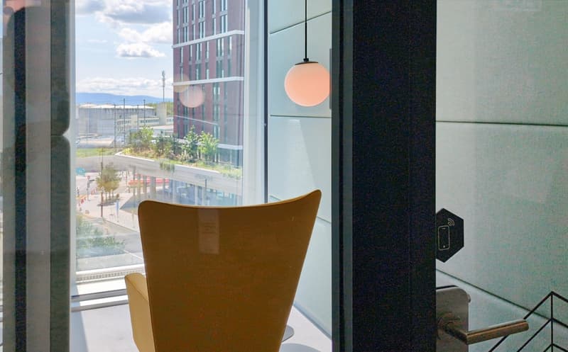 Un bureau de coworking ouvert entièrement équipé pour vous et votre équipe à Quartier de l'Étang (9)