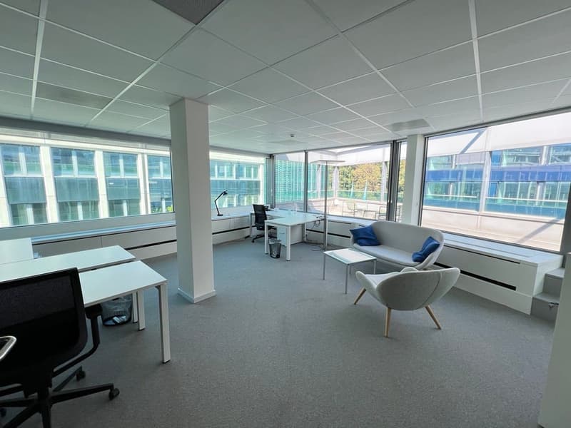 Un bureau de coworking ouvert entièrement équipé pour vous et votre équipe à Spaces Nations (9)