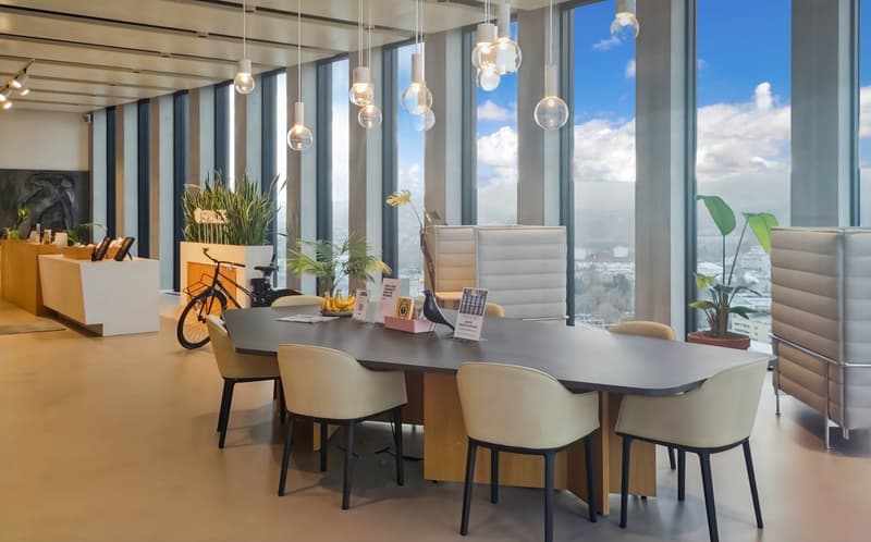 Arbeite, halte Meetings ab, und fördere die Zusammenarbeit in Büroräumen in Spaces Grosspeter Tower (7)