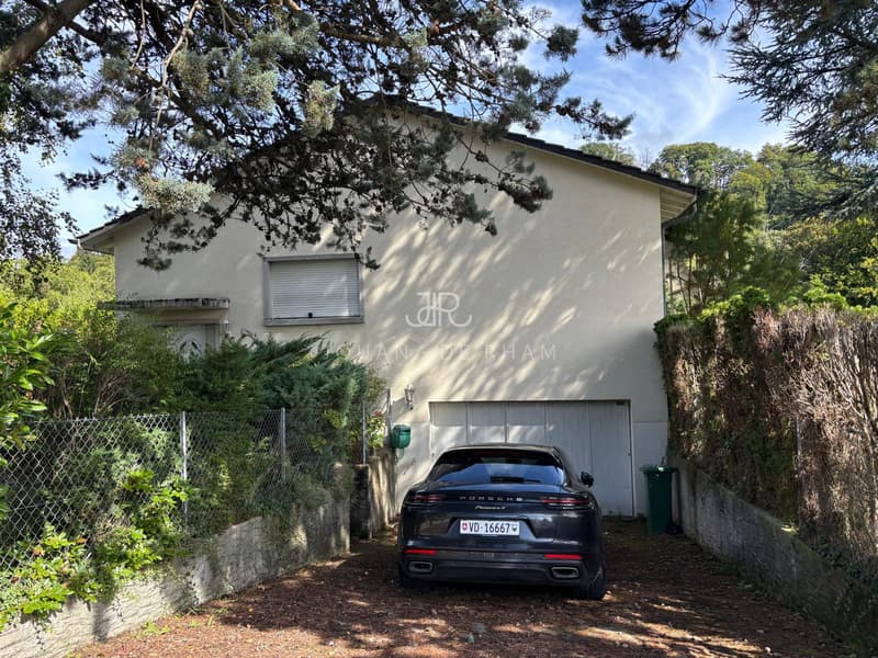 Bien avec Fort Potentiel ? Maison Individuelle et Piscine à Rénover, sur une Parcelle de 1'126 m² (2)