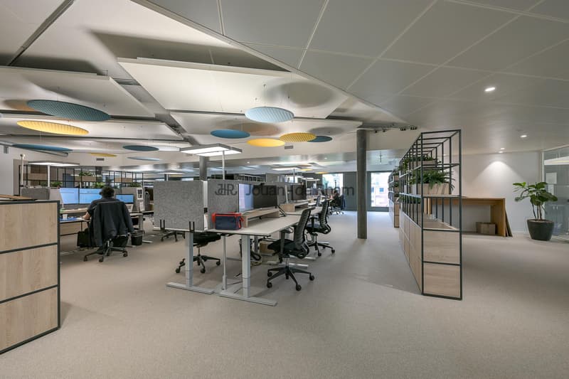 700 m2 de bureaux à louer dans un immeuble moderne, entièrement aménagés "Plug & Play" (3)
