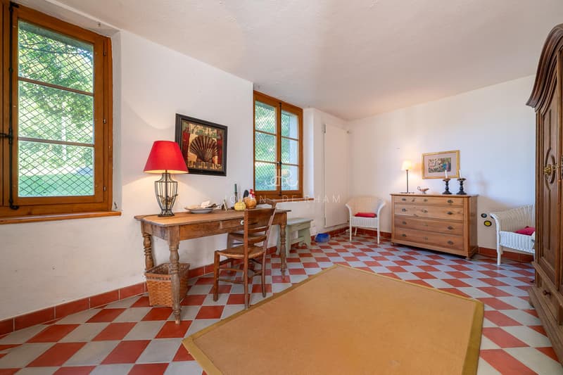 Maison de charme et son annexe en zone village (11)