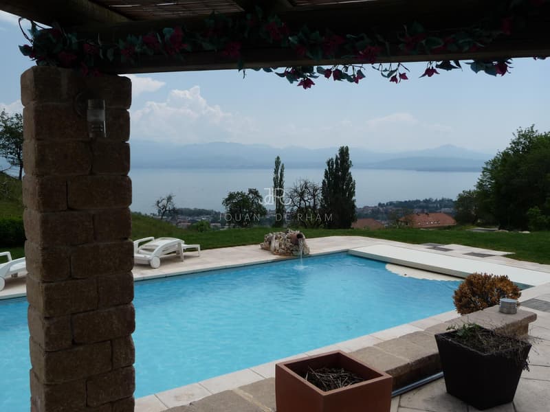 Villa avec piscine et vue imprenable (4)
