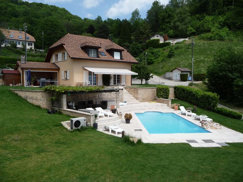 Villa avec piscine et vue imprenable (2)