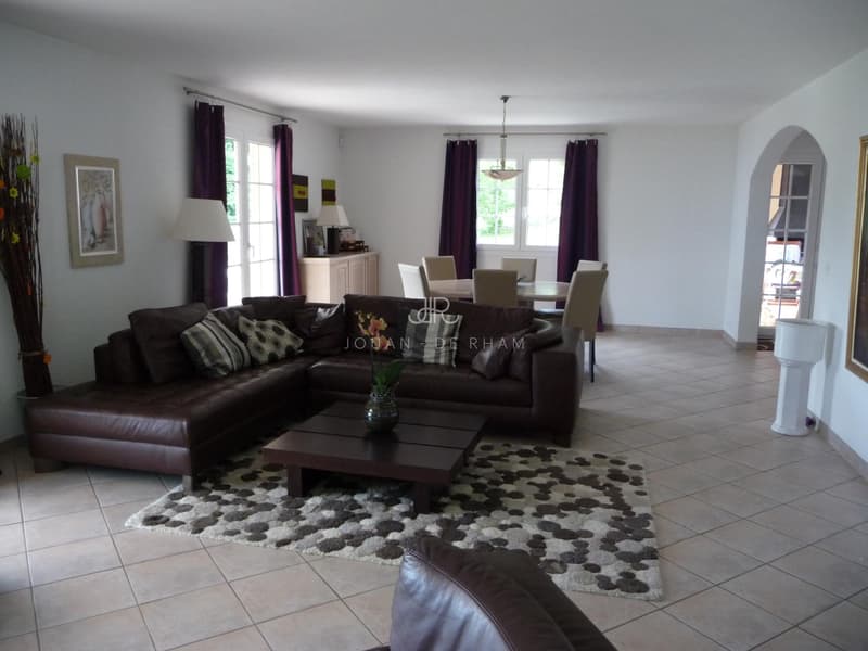 Villa avec piscine et vue imprenable (5)