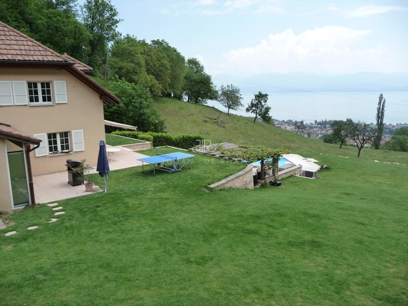 Villa avec piscine et vue imprenable (6)