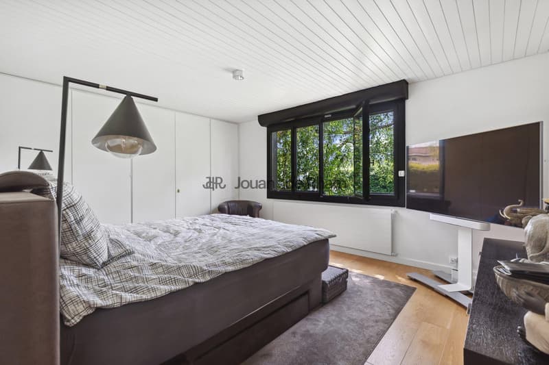 AVULLY: Magnifique maison rénovée avec vue (11)