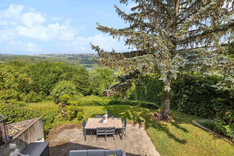 AVULLY: Magnifique maison rénovée avec vue (3)