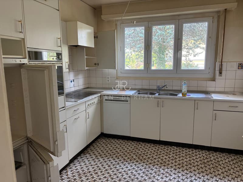 Bien avec Fort Potentiel ? Maison Individuelle et Piscine à Rénover, sur une Parcelle de 1'126 m² (6)