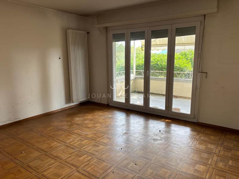 Bien avec Fort Potentiel ? Maison Individuelle et Piscine à Rénover, sur une Parcelle de 1'126 m² (8)