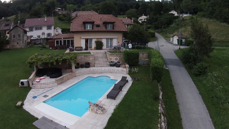Villa avec piscine et vue imprenable (2)
