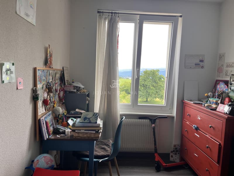 Grand appartement avec vue lac et 4 chambres à louer à Chataigneriaz (6)