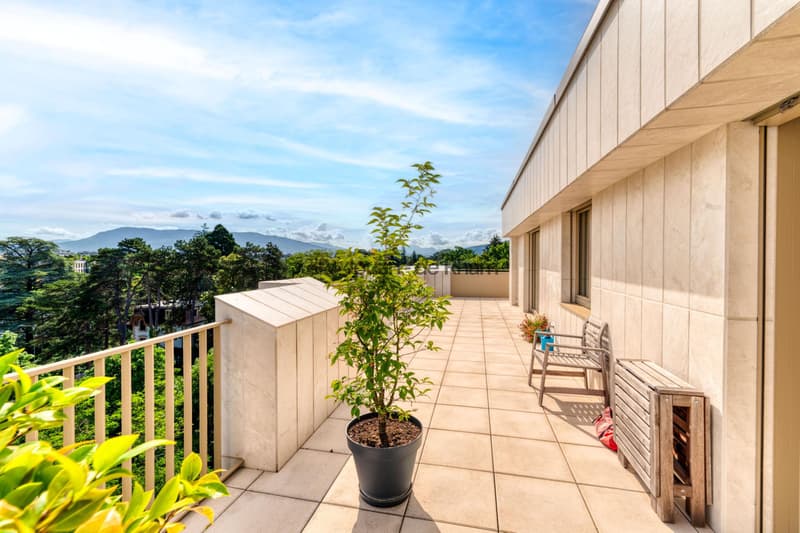 Cologny | Appartement de 4 pièces en attique avec vue imprenable (10)