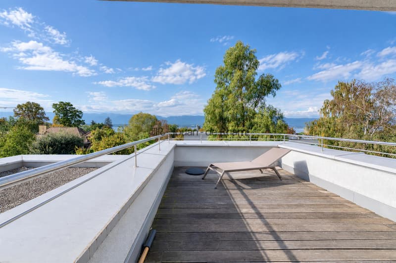 Maison familiale à Anières / Vue lac et beaux espaces extérieurs (1)