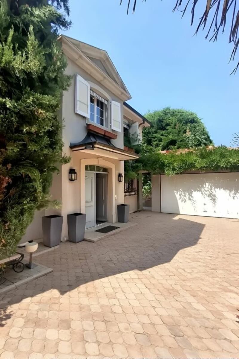 Magnifique maison Individuelle avec Piscine à Collonge-Bellerive (10)