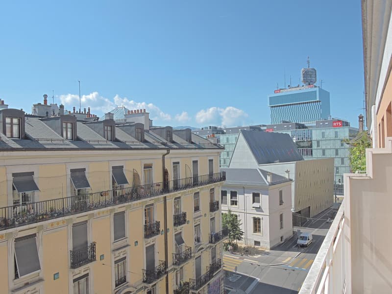 A LOUER PLAINPALAIS -Très bel appartement de 5 pièces avec balcon (3)