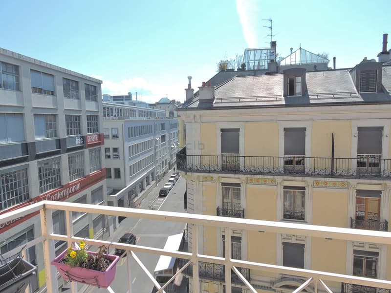 A LOUER PLAINPALAIS -Très bel appartement de 5 pièces avec balcon (1)